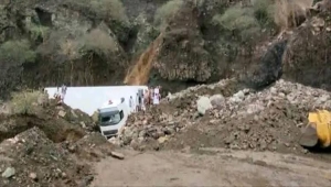 ذمار.. إنشاء مركز طوارئ في منطقة بني سلامة بعد سلسلة من الانهيارات الصخرية