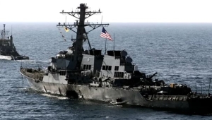 صحيفة إسبانية: تمر 25 عاما على تفجير المدمرة الأميركية كول في اليمن.. بانتظار محاكمة العقل المدبر للهجوم (ترجمة خاصة)