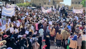 تظاهرة في تربة تعز تندد بمقتل الشاب النجاشي على يد أفراد الشرطة