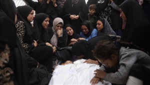 الدفاع المدني بغزة: 100 شهيد بينهم 35 طفلا بمجازر إسرائيل في 12 ساعة