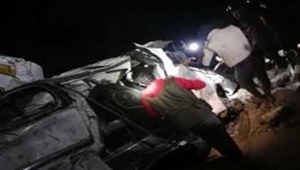 تعز.. وفاة وإصابة 14 شخصا إثر انقلاب حافلة ركاب