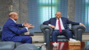 محافظ البنك المركزي في عدن يرفض رفع علم الانفصال فوق مقر البنك