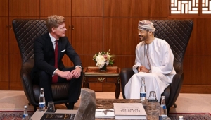 لقاء في مسقط يضم المبعوث الأممي ومسؤولين عمانيين ووفد من الحوثيين