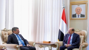 تصاعد نشاط السفير الأمريكي لدى اليمن مع تركيز ملحوظ على ملفات الإرهاب والأمن البحري