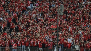 معاقبة الأهلي المصري بحرمان جماهيره من مباراتين وغرامه 60 ألف دولار