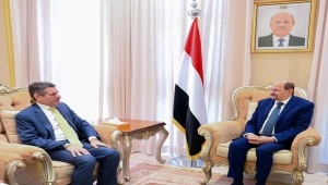 خلال لقائه السفير الأمريكي.. الزنداني يؤكد المضي في إعادة ترتيب أجهزة الدولة وتعزيز الإيرادات