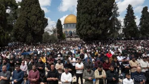 60 ألف مصل يؤدون الجمعة في المسجد الأقصى المبارك