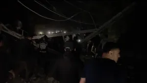 إسرائيل تدمر مبنيين وسط غزة بعد إنذار بإخلاء مربعين سكنيين