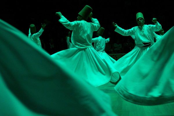 تركيا تحتفل بذكرة وفاة العالم المتصوف جلال الدين الرومي (صور + فيديو)