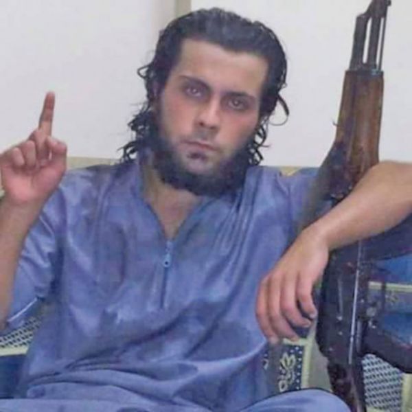 داعشي سوري يعدم امه بتهمة الردة