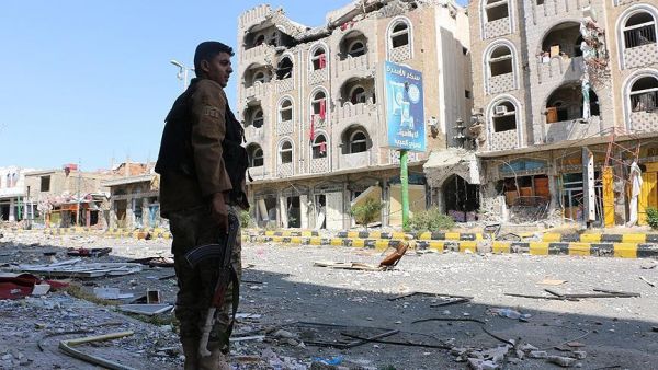 معارك وغارات تخلف عشرات القتلى من الحوثيين والمليشيات تقصف المستشفى الوحيد المتبقي في تعز