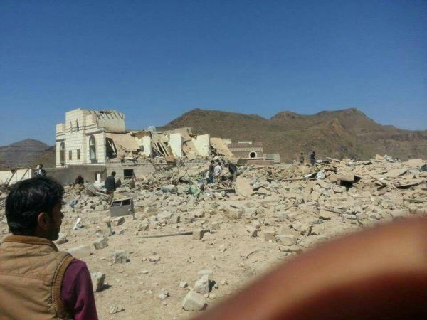 بعد تلقيها ضربات موجعة من مسلحي المقاومة.. مليشيات الحوثي تفجر منزلين بمدينة دمت