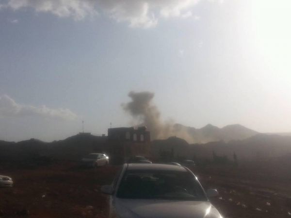 طيران التحالف يقصف مواقع جنوب وشمال العاصمة صنعاء (صور)