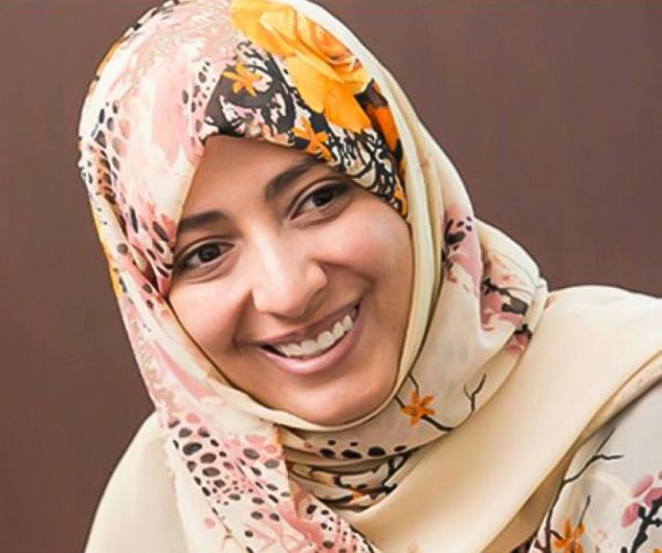 كرمان ترد على هجوم عكاظ: شر البلية مايضحك