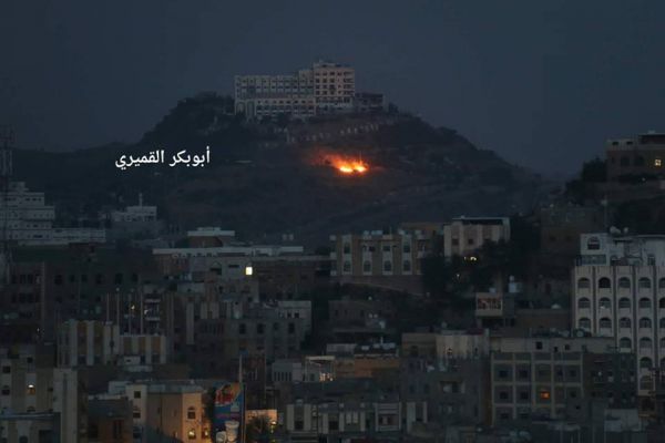 استشهاد طفلين من أسرة واحدة بقصف للحوثيين على منزل شمال غرب تعز