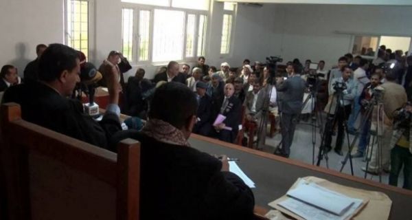 الحوثيون يعلنون بدء محاكمة 21 مختطفا بمزاعم العمل ضمن 