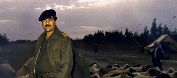 12 عاماً على إعدام صدام.. عراقيون لا يزالون يبحثون عنه، ويرددون: 