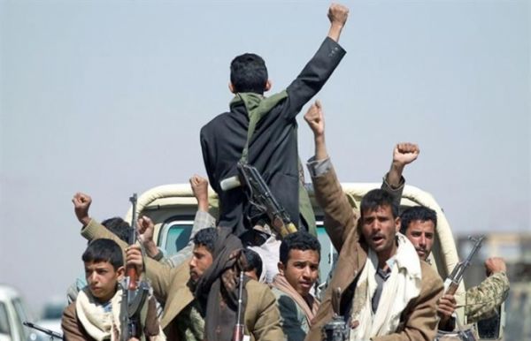 مليشيا الحوثي تقتحم منزل المدير المالي لطيران اليمنية وتنهب محتوياته