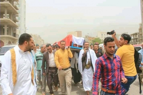 المئات في تعز يشيعون جثمان الناشطة 