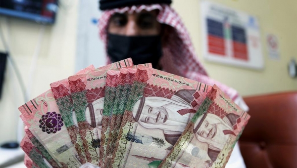 تضرب آمال بن سلمان.. إجراءات التقشف الجديدة تعمق أزمة الاقتصاد السعودي