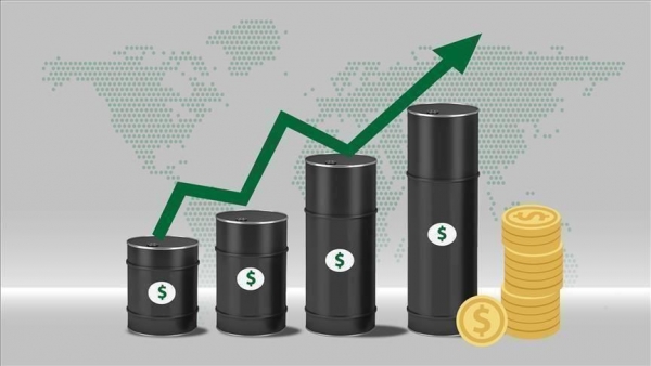 أسعار النفط تصعد مع توقعات عودة التوازن للأسواق