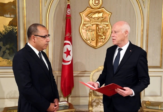 ميدل إيست آي: رئيس حكومة تونس تعرض لاعتداء جسدي في قصر قرطاج قبل إقالته