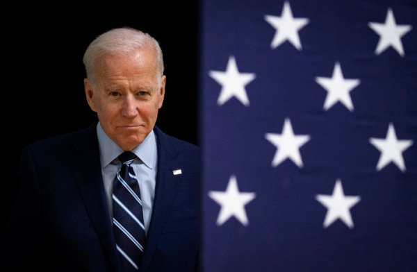 بايدن يدرس إعادة الحوثيين لقائمة الإرهاب ويؤكد أن وقف الحرب صار 