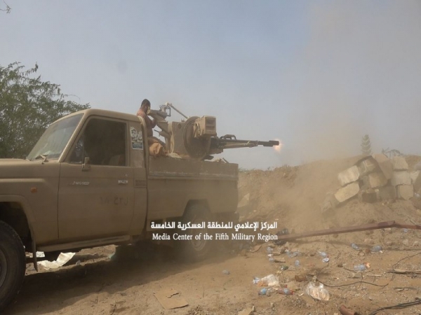 الجيش والتحالف يقصفان مواقع للحوثيين في حجة