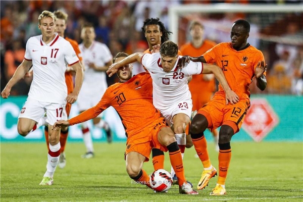 هولندا تنتزع تعادلا شاقا أمام بولندا بدوري أمم أوروبا