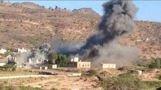 مركز حقوقي: حصار الحوثيين وقصفهم قرية 