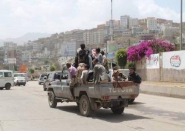 مقتل وإصابة 9 عناصر حوثية جراء حادث مروري في مذيخرة إب