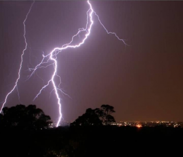 وفاة شابة بصاعقة رعدية بمحافظة عمران