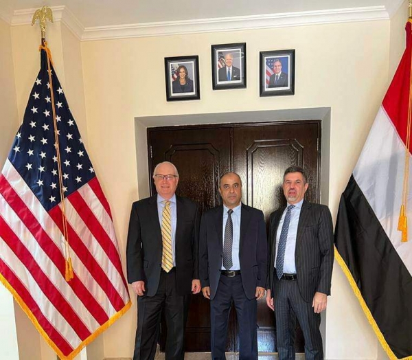 مباحثات يمنية أمريكية حول تنسيق الجهود الدولية ضد اعتداءات الحوثيين على المنشآت النفطية