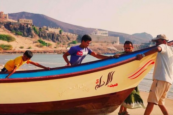 أشهر غواصي مدينة عدن يعود إلى البحر بدعم من 