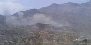 الحوثيون يقصفون منازل وقرى سكنية بمديرية ماوية جنوبي تعز