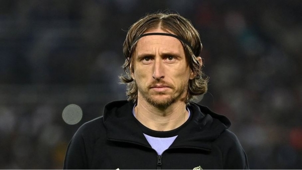 مودريتش يحسم موقفه بشأن 