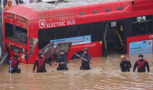 انتشال تسع جثث من نفق في كوريا الجنوبية داهمته الفيضانات