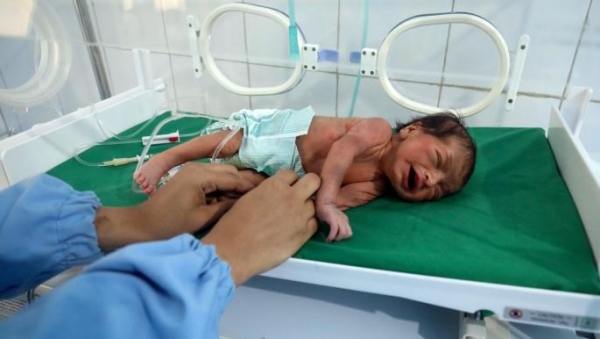 نقل 28 طفلا حديث ولادة مصابا من مستشفى الشفاء إلى معبر رفح