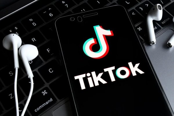 ترامب يدعو المحكمة العليا لتعليق قانون يهدّد بحظر تطبيق 