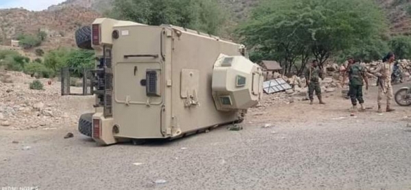 إصابة ثلاثة جنود سعوديين اثر انقلاب مدرعة في موكب 