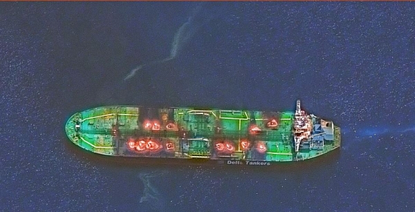 رويترز: استئناف عملية إنقاذ الناقلة 