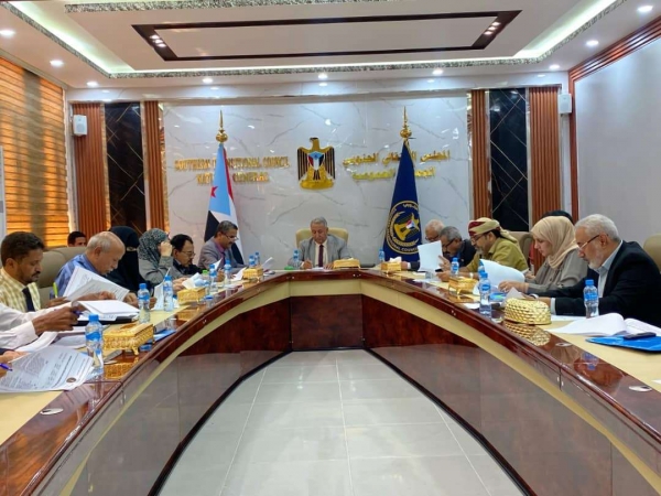 مليشيا الانتقالي تطالب بإعادة صياغة المناهج الدراسية وفقا لمقومات 