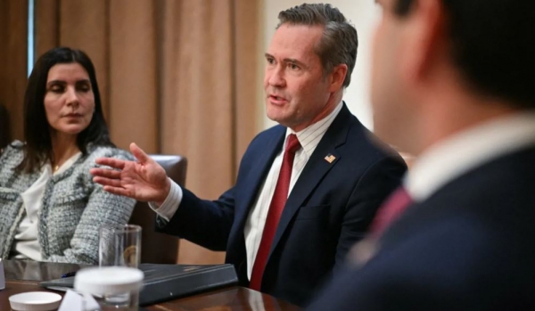 مستشار الأمن القومي والتز يعترف: أنا من أضفت صحفيًا بالخطأ لجروب سري بشأن اليمن وأتحمل مسؤولية التسريب