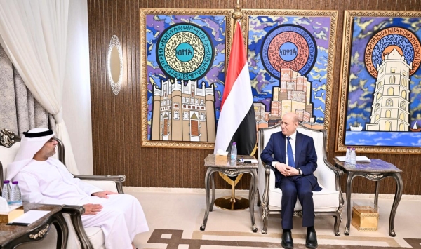 العليمي يبحث مع السفير الاماراتي جهود استعادة الدولة والدعم الاقتصادي للحكومة