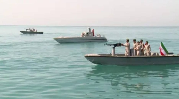 الحرس الثوري الإيراني يحتجز سفينتين أجنبيتين تنقلان 