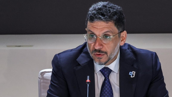 الحرب والأزمات المعيشية تعيد النقاش حول مصير الحكومة اليمنية