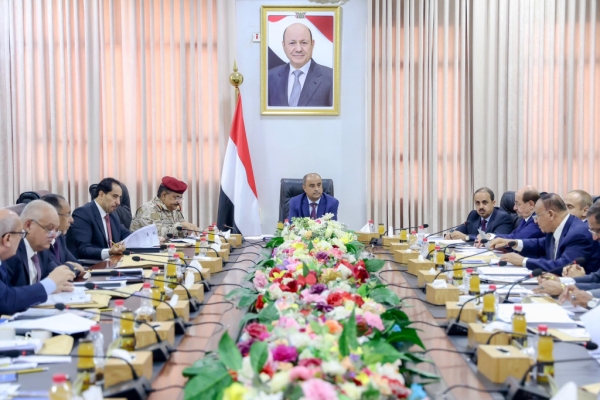 في ظل انهيار العملة.. اجتماع للحكومة اليمنية وبن بريك يتعهد بحلول لمعاناة المواطنين