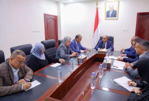 يستهدف 500 ألف أسرة.. بن بريك يوجه ببدء تنفيذ المسح الميداني لمشروع الحوالات النقدية