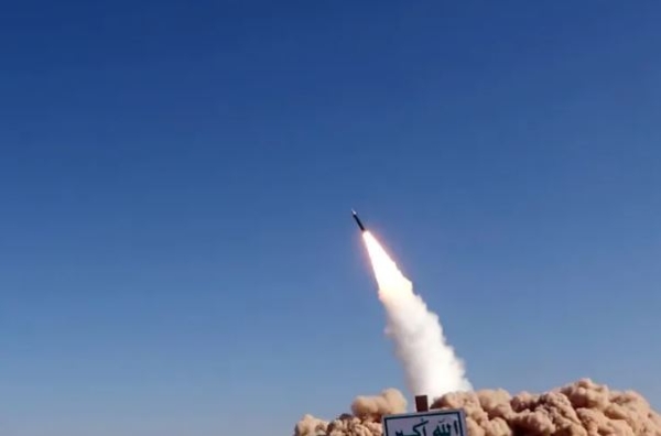 كيف يرد الحوثيون بعد هجمات أمريكا على إيران؟