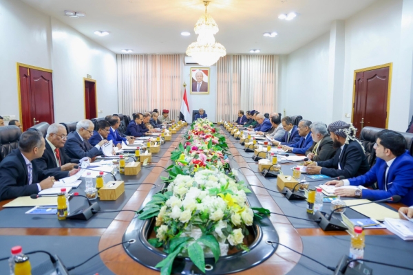 في ظل إنهيار الريال.. مجلس الوزراء اليمني يبحث الأوضاع الاقتصادية والخدمية